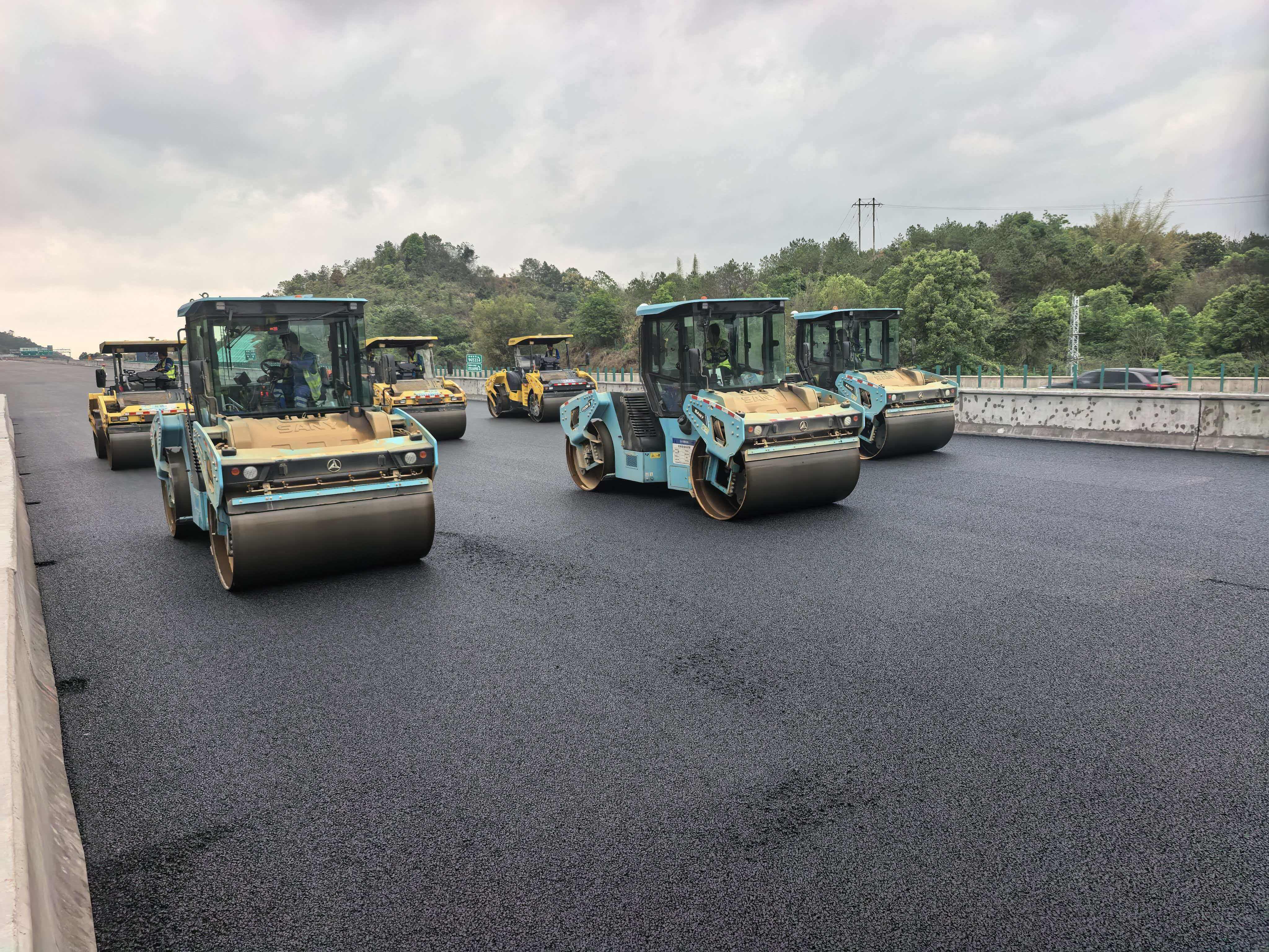 高速沥青摊铺 施工